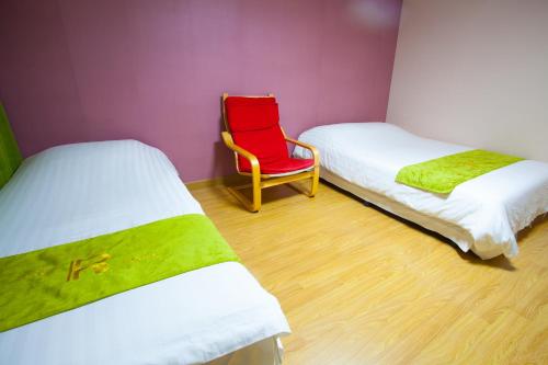 room detail thumbnail 2