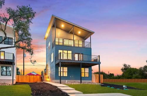 Canyon Lake Dream Escape - 3 STRY / 3 BDRM / 3 BATH in Canyon Lake, USA