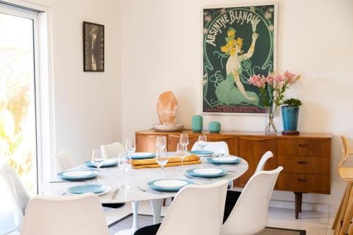 Facilities, Resort Style home close to the Beach with Pool, Sauna and Pizza Oven in Maroubra
