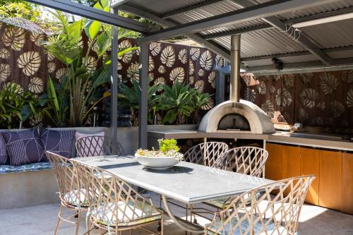 Facilities, Resort Style home close to the Beach with Pool, Sauna and Pizza Oven in Maroubra