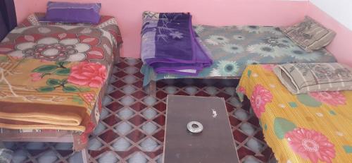 3 twin beds