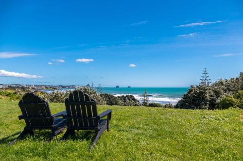 Relax On Richmond Modern Large Beach House