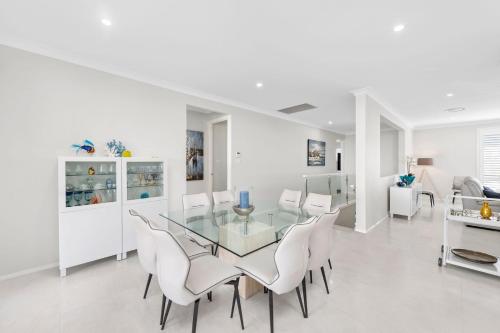 Giuseppina 3 Ebb Tide Way Corlette in Corlette