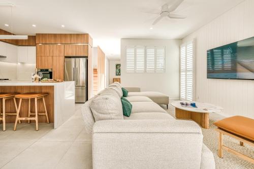 Essence Peregian Beach Resort - Saltbush 5 Bedroom Luxury Home