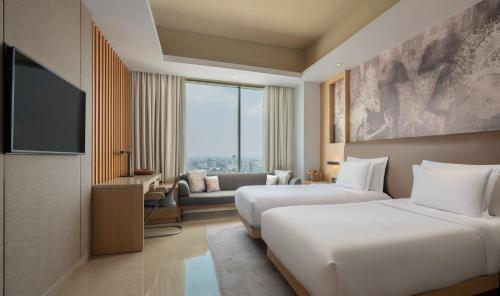 Alila Solo, Java Room Type - Deluxe Twin Room with Bath Tub and City View