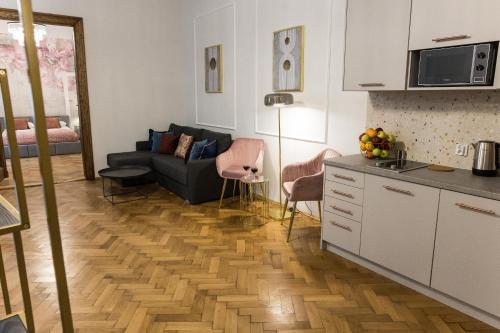 CracWoW K8 No.7 Apartment