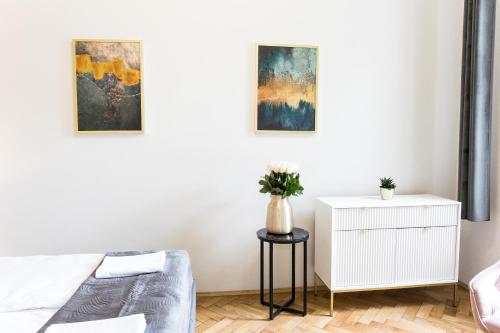 CracWoW K8 No.7 Apartment