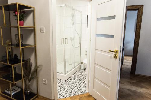 CracWoW K8 No.7 Apartment