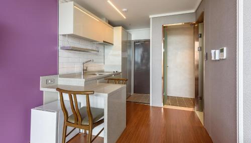 Kitchen, Friemily Pool Villa & Hotel in Irun-myeon