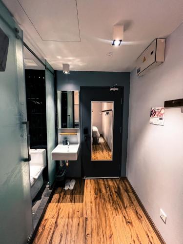 room detail thumbnail 1