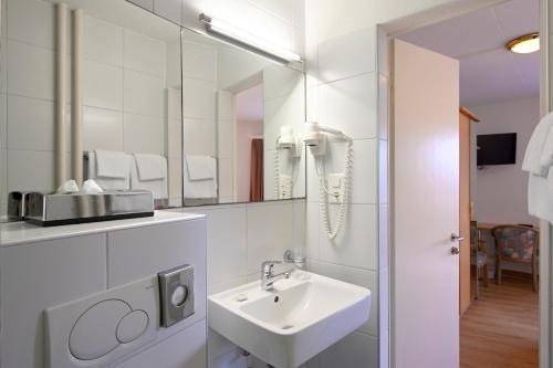 Olympia Hotel Zurich - image 2