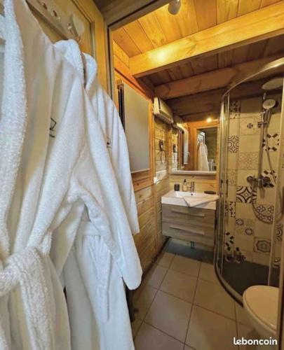 Chalet Authentique - Insolite - Sauna & Télécabine - Ménage, serviettes, lit fait inclus