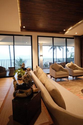 Ketapang Indah Hotel Room Type - Ocean Suite Double