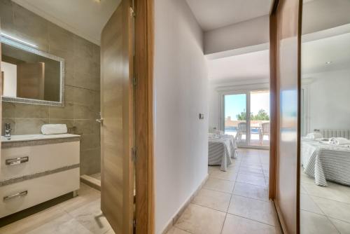 Deluxe Villa image 10