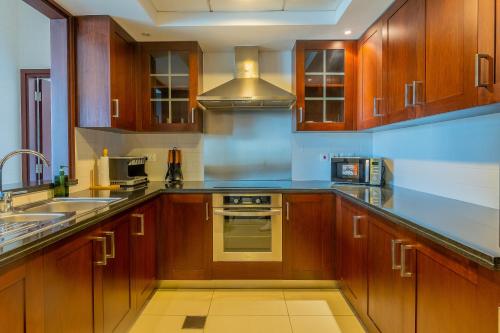 Bellavista Apartments Holiday Homes LLC - High Floor - 1BR 29 Boulevard - Burj Khalifa & Fountain View, Dubaï (photo 5)
