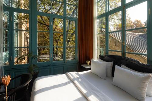 Deluxe Double or Twin Room with City View