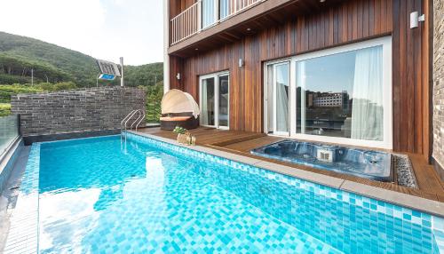 Friemily Pool Villa & Hotel