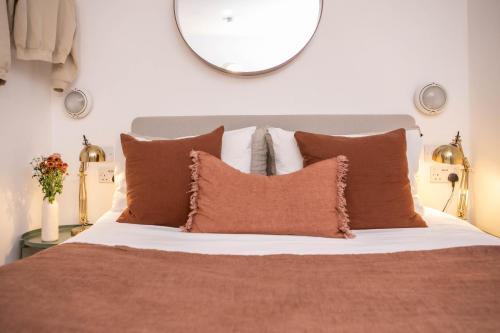 The Luxury Inn - image 13