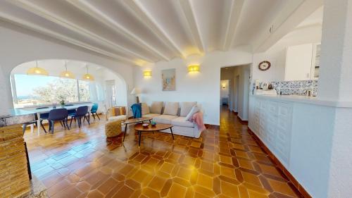 Kitchen, Villa Maria en Denia Piscina privada terraza y barbacoa by Family Homes in La Pedrera