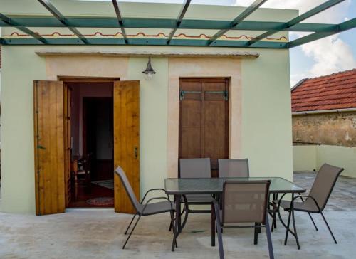 Traditional house in Fres in Fres