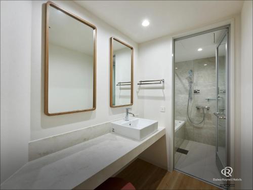 Premium Double Room (1 Adults) - Non-Smoking image 3
