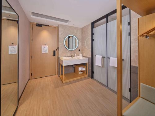 room detail thumbnail 2