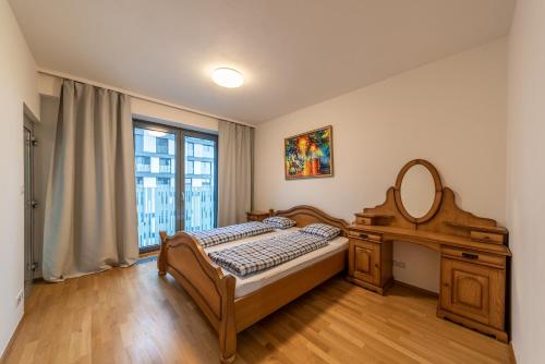 Deluxe Apartment room in Garden Towers Apartments