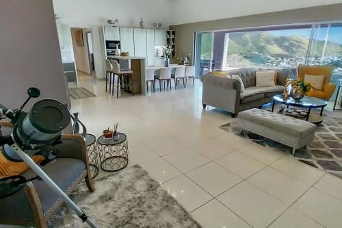 4 bedroom Villa La Casa del Jefe with Private pool in 마리고트