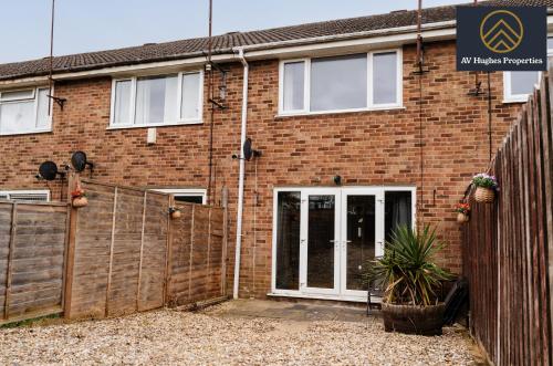 Exclusive Two Bedroom House by AV Hughes Properties Short Lets & Serviced Accommodation Northampton For Families & Business