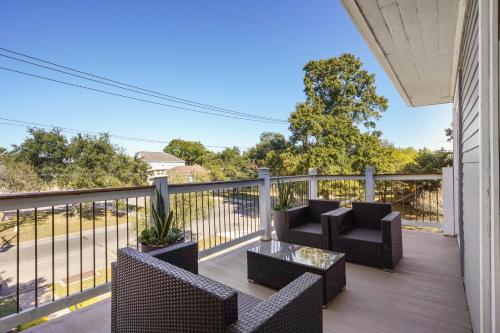 GrandCraftsman style home with pool and hot tub/ center to all of New Orleans