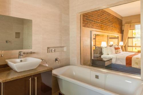 Exquisite executive room for 2 - 2179 - Tap to explore photos