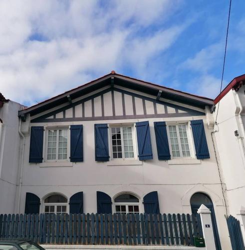 Saint-Jean de Luz, maison de ville ave garage, 8 couchages, classée 3 étoiles - Location, gîte - Saint-Jean-de-Luz