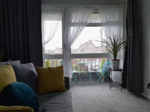 Cosy Apartment with Balcony and Breakfast - Bishop Auckland