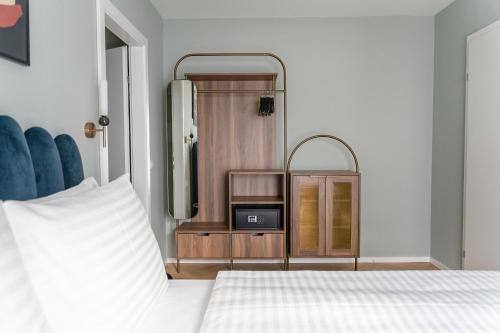 1 Bedroom Apartment with Sofa Bed image 3