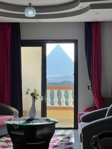 Pyramids View Apartment - image 7