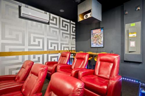 Fun Under the Roof & Many Amenities in Davenport, USA