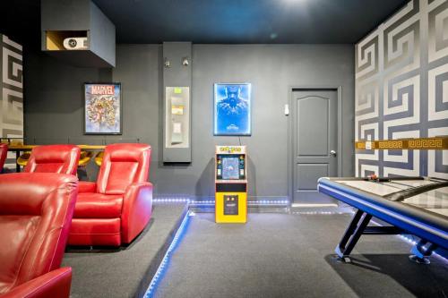 Fun Under the Roof & Many Amenities in Davenport, USA