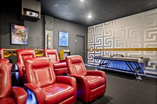 Fun Under the Roof & Many Amenities in Davenport, USA