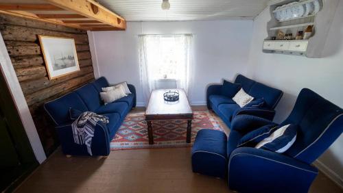 4 twin beds