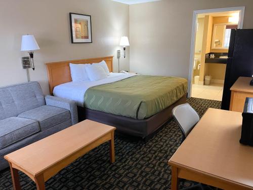 Quality Inn & Suites North Richland Hills - image 7
