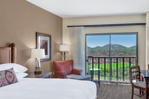 Lazy River or Golf View, Guest room, 1 King