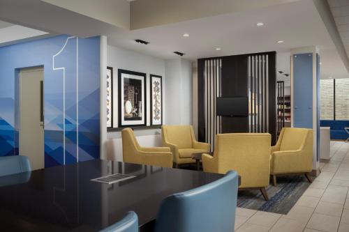 Holiday Inn Express & Suites PITTSBURGH NORTH SHORE