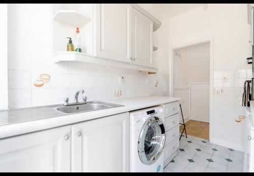Kitchen, Private Room in Allerton - Quiet & Comfortable in Garston
