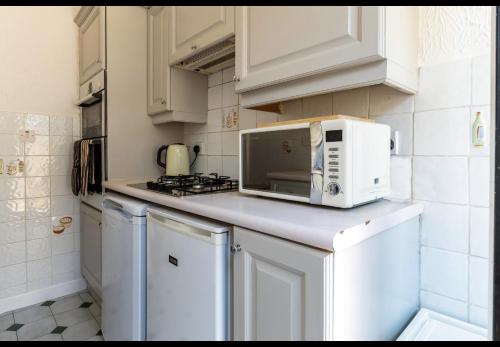 Kitchen, Private Room in Allerton - Quiet & Comfortable in Garston