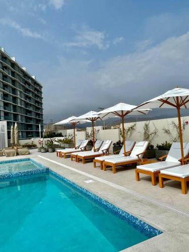 Departamento de playa con piscinas en condominio