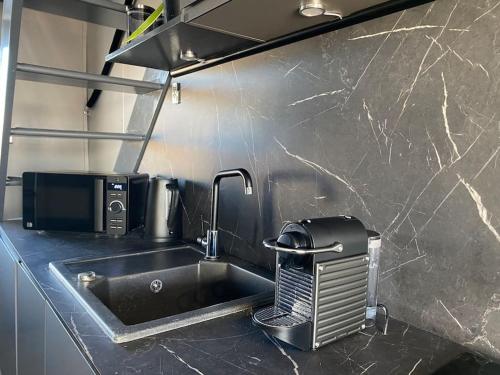 Seascape - Floating Home at Brighton Marina with free Parking, Brighton & Hove (foto 3)