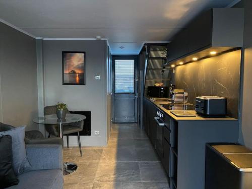 Seascape - Floating Home at Brighton Marina with free Parking, Brighton & Hove (foto 10)