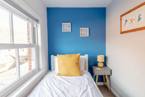 2 BR Stylish Bright Cottage, Pet Friendly - Titchfield Village by Blue Puffin Stays