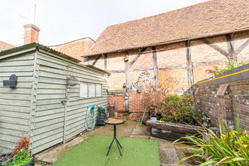 2 BR Stylish Bright Cottage, Pet Friendly - Titchfield Village by Blue Puffin Stays