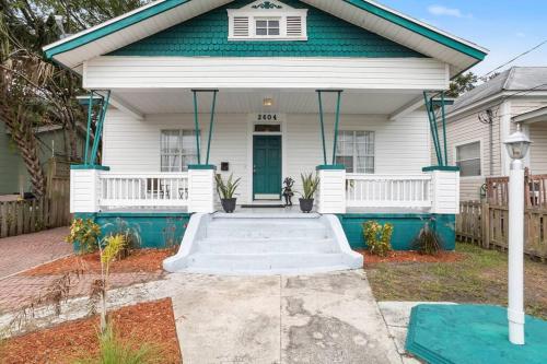 The Bays Best Bungalow in Tampa, USA